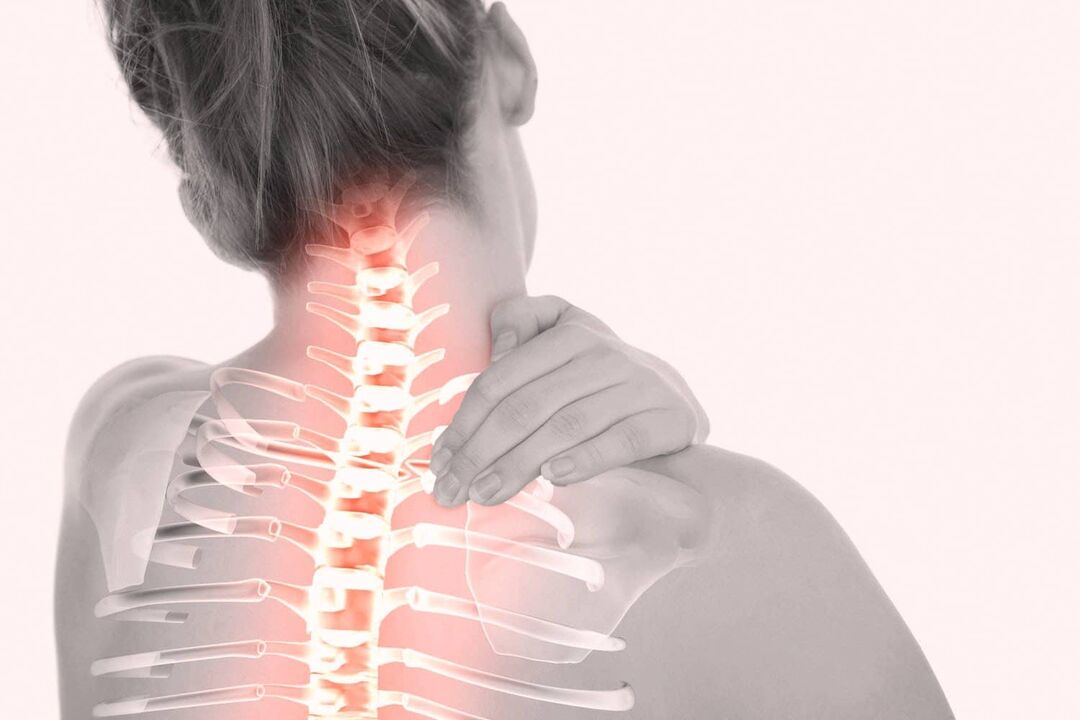 Dolor en la columna cervical debido a osteocondrosis.
