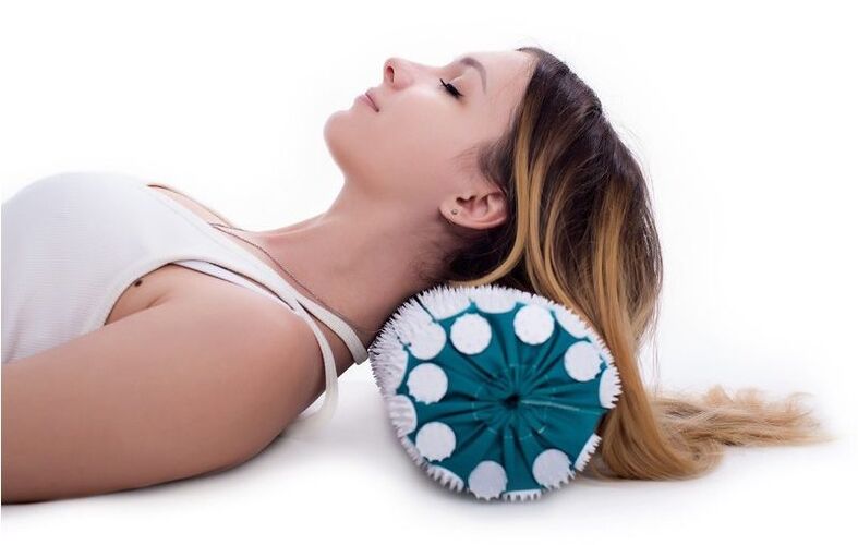 Aplicador para la osteocondrosis cervical.